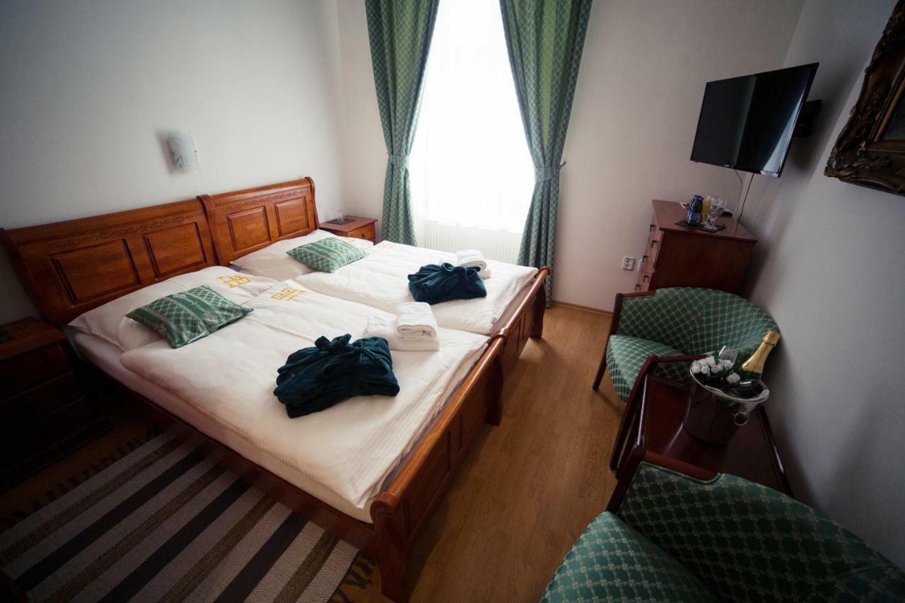 Hotel Bristol Banská Štiavnica Buitenkant foto