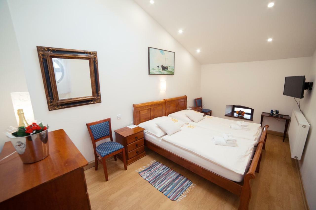 Hotel Bristol Banská Štiavnica Buitenkant foto