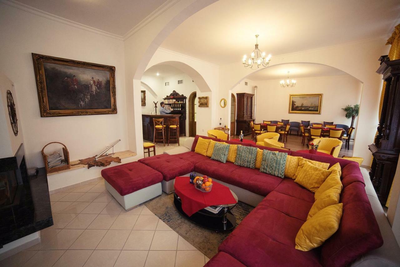 Hotel Bristol Banská Štiavnica Buitenkant foto